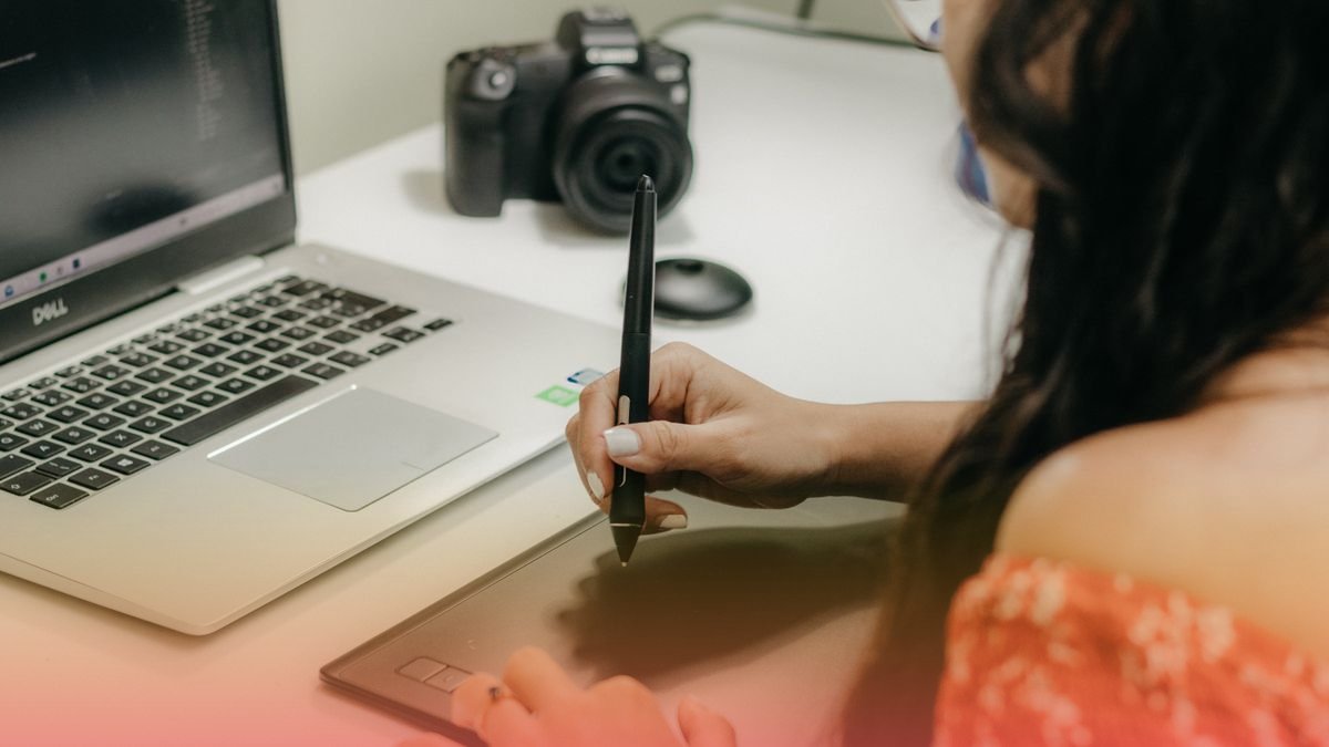 Imagen de portada: AdCreative.ai vs Canva: anuncios que la IA genera y prueba solos