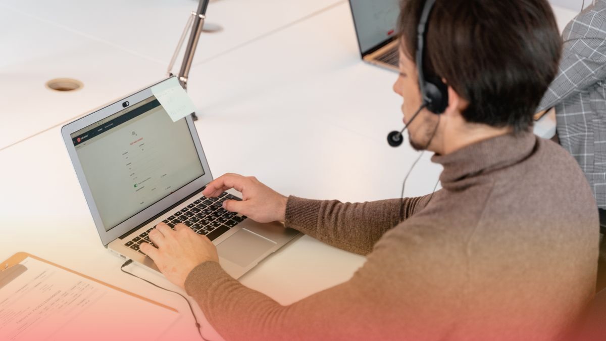 Imagen de portada: HubSpot AI vs monday CRM: cuál le da seguimiento solo a tus clientes potenciales